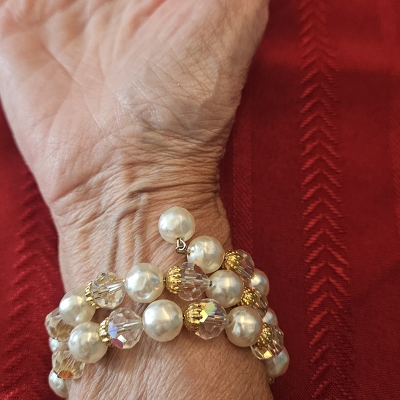 Pearl & Crystal Memory Wire Bracelet - Picture 3 of 4